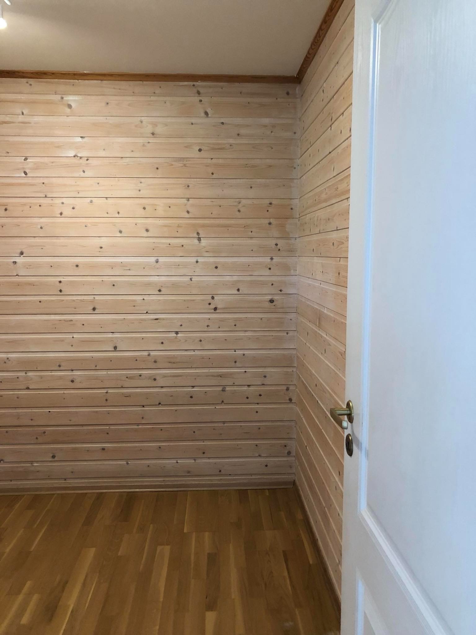 Lite soverom med inngang fra stuen